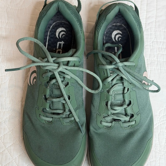 Topo Athletic Womens Traverse Green Running Shoes Sneakers Size 9.5 Sage/Tan - Picture 2 of 14
